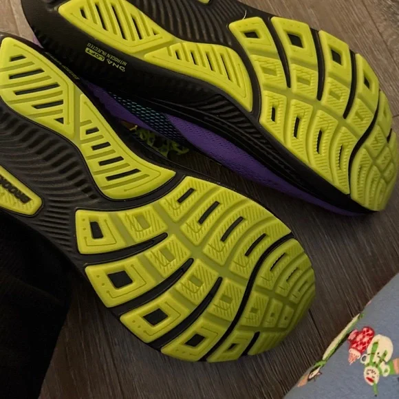 Brooks Run Disney Halloween 2025 Ursula men Purple size 9.5 New in box ghost 17 - Picture 2 of 5